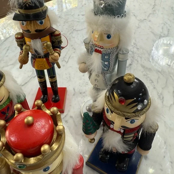 Vintage Set of 5 Colorful Nutcracker Christmas Figurines - Picture 13 of 14